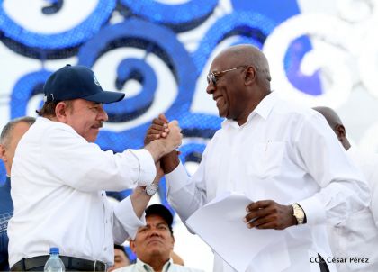 40/19 ¡Siempre Más Allá! celebrando la esperanza, el amor y la paz