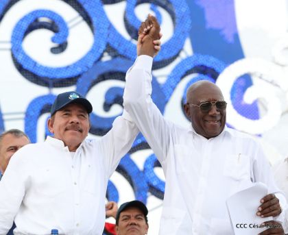 40/19 ¡Siempre Más Allá! celebrando la esperanza, el amor y la paz