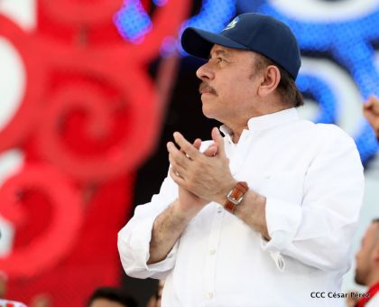 40/19 ¡Siempre Más Allá! celebrando la esperanza, el amor y la paz