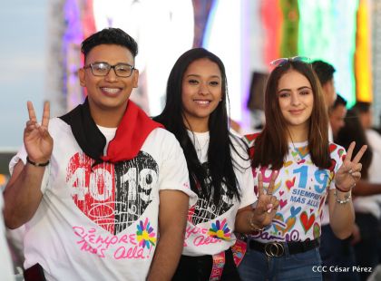 40/19 ¡Siempre Más Allá! celebrando la esperanza, el amor y la paz