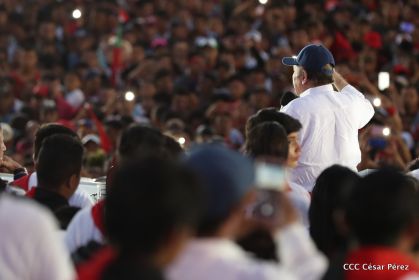 40/19 ¡Siempre Más Allá! celebrando la esperanza, el amor y la paz