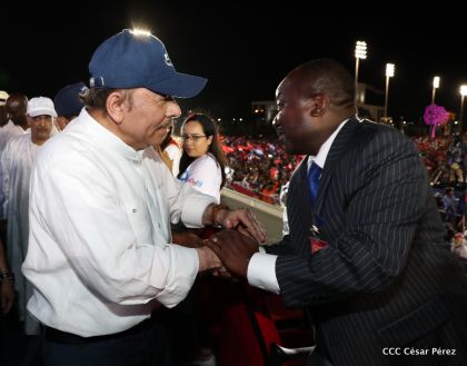 40/19 ¡Siempre Más Allá! celebrando la esperanza, el amor y la paz