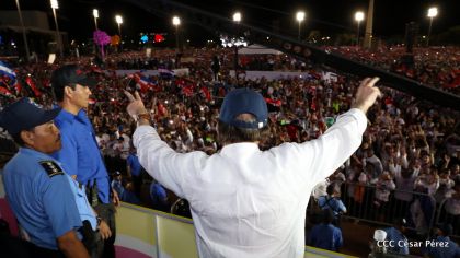 40/19 ¡Siempre Más Allá! celebrando la esperanza, el amor y la paz