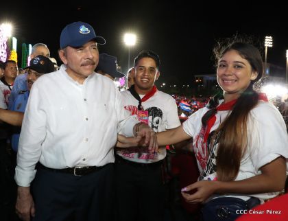 40/19 ¡Siempre Más Allá! celebrando la esperanza, el amor y la paz