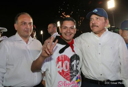 40/19 ¡Siempre Más Allá! celebrando la esperanza, el amor y la paz