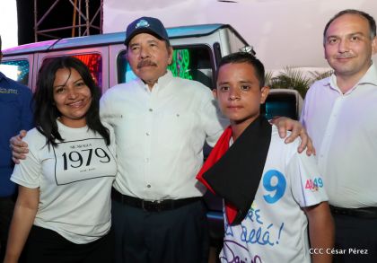 40/19 ¡Siempre Más Allá! celebrando la esperanza, el amor y la paz