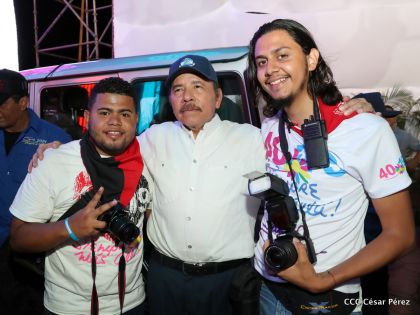 40/19 ¡Siempre Más Allá! celebrando la esperanza, el amor y la paz