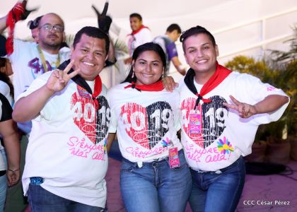 40/19 ¡Siempre Más Allá! celebrando la esperanza, el amor y la paz