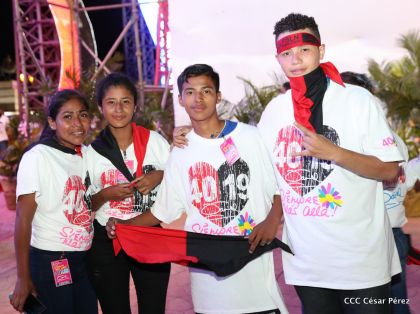 40/19 ¡Siempre Más Allá! celebrando la esperanza, el amor y la paz