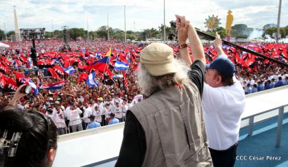 40/19 ¡Siempre Más Allá! celebrando la esperanza, el amor y la paz