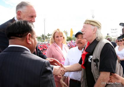 40/19 ¡Siempre Más Allá! celebrando la esperanza, el amor y la paz