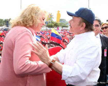 40/19 ¡Siempre Más Allá! celebrando la esperanza, el amor y la paz