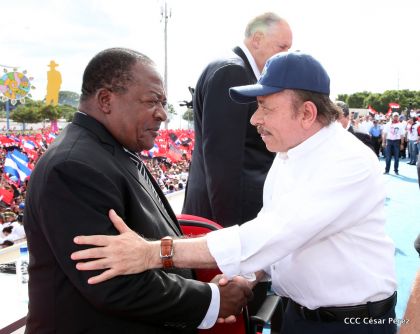 40/19 ¡Siempre Más Allá! celebrando la esperanza, el amor y la paz