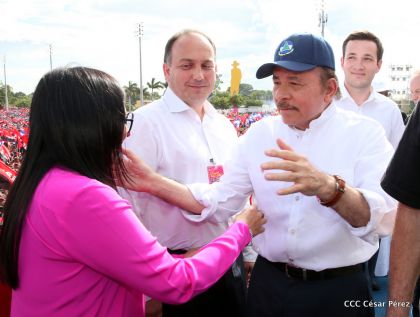 40/19 ¡Siempre Más Allá! celebrando la esperanza, el amor y la paz
