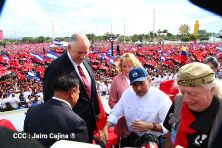 40/19 ¡Siempre Más Allá! celebrando la esperanza, el amor y la paz