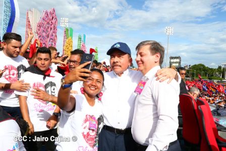 40/19 ¡Siempre Más Allá! celebrando la esperanza, el amor y la paz