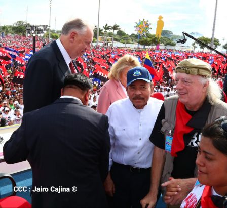 40/19 ¡Siempre Más Allá! celebrando la esperanza, el amor y la paz