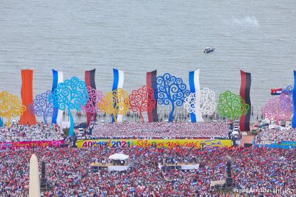 40/19 ¡Siempre Más Allá! celebrando la esperanza, el amor y la paz
