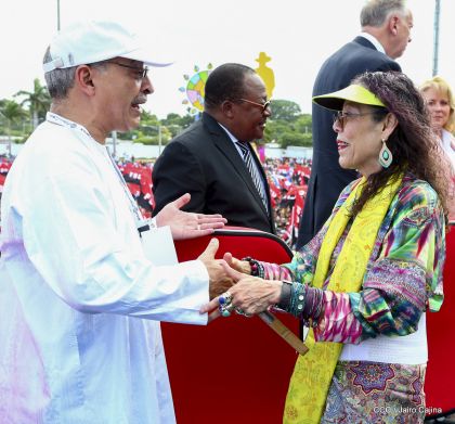 40/19 ¡Siempre Más Allá! celebrando la esperanza, el amor y la paz