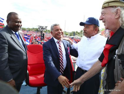 40/19 ¡Siempre Más Allá! celebrando la esperanza, el amor y la paz