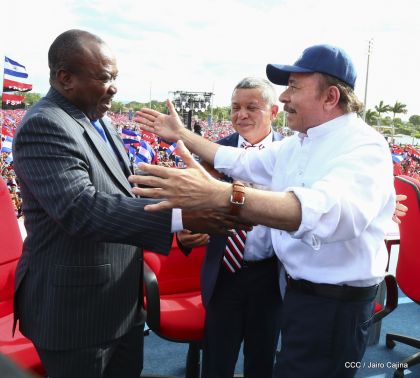 40/19 ¡Siempre Más Allá! celebrando la esperanza, el amor y la paz