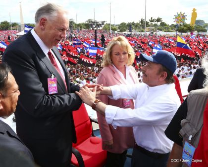 40/19 ¡Siempre Más Allá! celebrando la esperanza, el amor y la paz