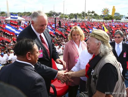 40/19 ¡Siempre Más Allá! celebrando la esperanza, el amor y la paz