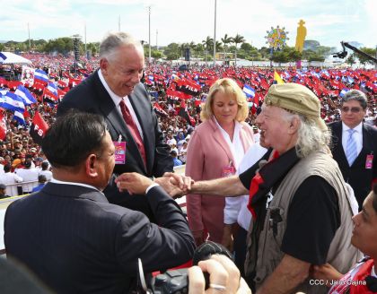 40/19 ¡Siempre Más Allá! celebrando la esperanza, el amor y la paz