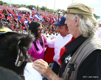 40/19 ¡Siempre Más Allá! celebrando la esperanza, el amor y la paz
