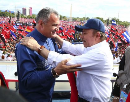 40/19 ¡Siempre Más Allá! celebrando la esperanza, el amor y la paz