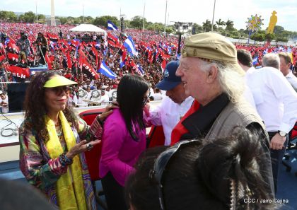 40/19 ¡Siempre Más Allá! celebrando la esperanza, el amor y la paz