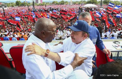 40/19 ¡Siempre Más Allá! celebrando la esperanza, el amor y la paz