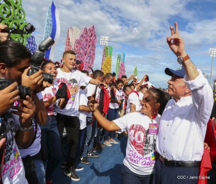 40/19 ¡Siempre Más Allá! celebrando la esperanza, el amor y la paz