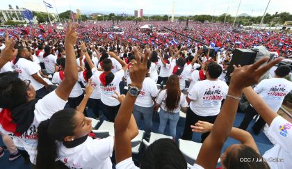 40/19 ¡Siempre Más Allá! celebrando la esperanza, el amor y la paz