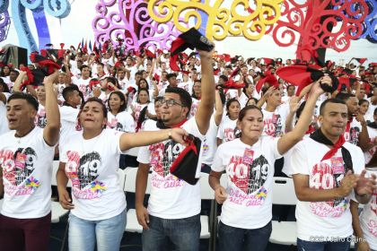 40/19 ¡Siempre Más Allá! celebrando la esperanza, el amor y la paz