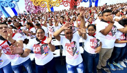 40/19 ¡Siempre Más Allá! celebrando la esperanza, el amor y la paz