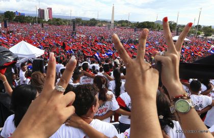 40/19 ¡Siempre Más Allá! celebrando la esperanza, el amor y la paz