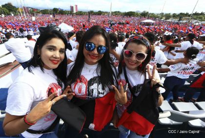 40/19 ¡Siempre Más Allá! celebrando la esperanza, el amor y la paz