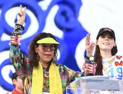 40/19 ¡Siempre Más Allá! celebrando la esperanza, el amor y la paz