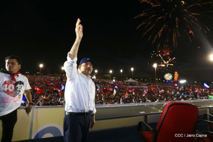 40/19 ¡Siempre Más Allá! celebrando la esperanza, el amor y la paz