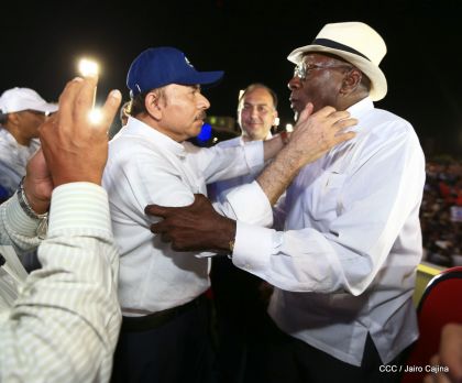 40/19 ¡Siempre Más Allá! celebrando la esperanza, el amor y la paz