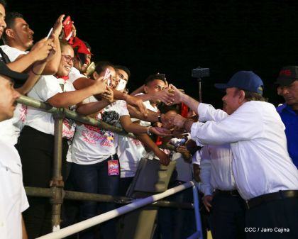 40/19 ¡Siempre Más Allá! celebrando la esperanza, el amor y la paz