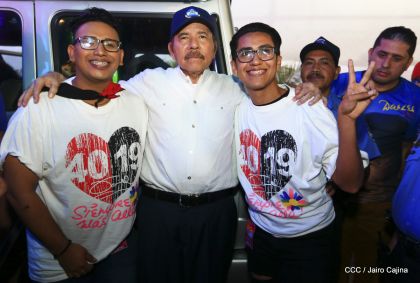 40/19 ¡Siempre Más Allá! celebrando la esperanza, el amor y la paz