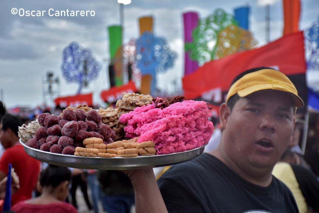   La muchedumbre amorosa y las camisetas 40-19