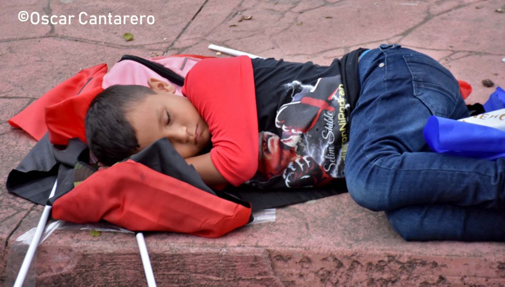   La muchedumbre amorosa y las camisetas 40-19