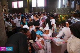 Familias participan en último día del novenario al Niño Dios