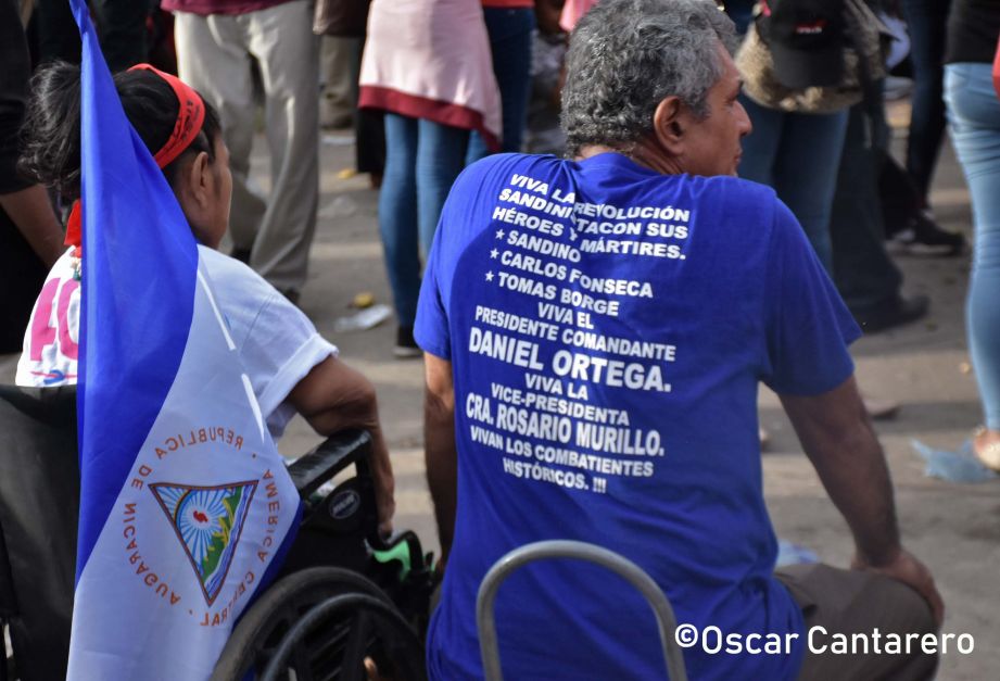   La muchedumbre amorosa y las camisetas 40-19