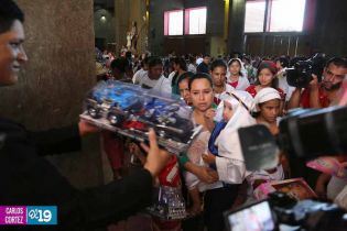 Familias participan en último día del novenario al Niño Dios