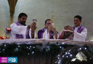 Familias participan en último día del novenario al Niño Dios