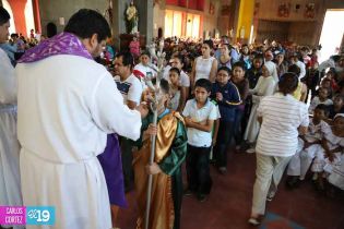 Familias participan en último día del novenario al Niño Dios
